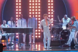 Grammy Awards 2025 : Benson Boone marque les esprits avec une prestation audacieuse (Vidéo)