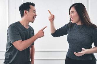 Éviter les mots blessants en dispute : Alternatives pacifiques à adopter