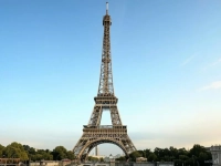 VIDÉO Des policiers attaqués par des vendeurs à la sauvette près de la Tour Eiffel