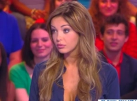 Nabilla et Sarah Saldmann : un selfie enflamme les réseaux sociaux, Nabilla fait une mise au point « Je ne la connais en aucun cas »