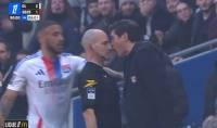 VIDÉO Incroyable moment, Paulo Fonseca, l&rsquo;entraîneur de l&rsquo;OL, perd son calme face à l&rsquo;arbitre