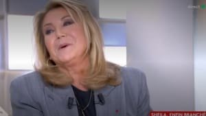 VIDÉO – Sheila interrompt Anne-Élisabeth Lemoine pour célébrer Pierre Lescure