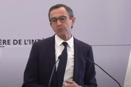 Naturalisation française : Bruno Retailleau durcit les critères d’accès