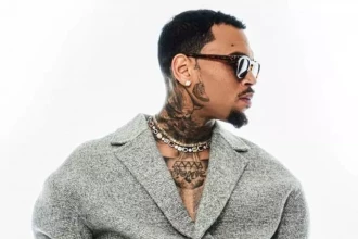Chris Brown conteste les accusations devant la justice britannique