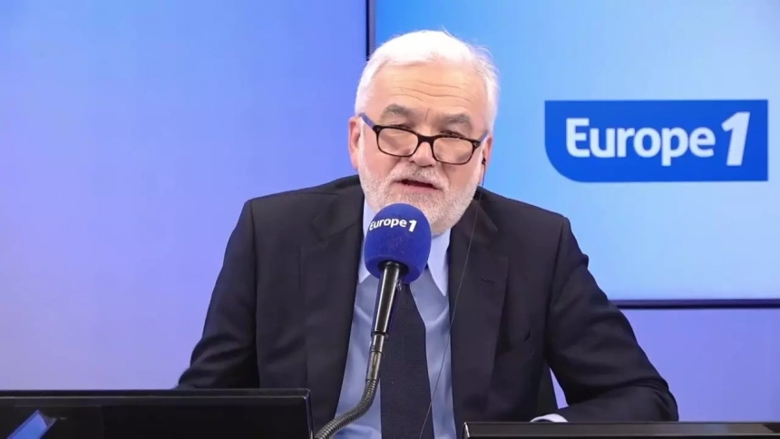 Pascal Praud déménage vers l&rsquo;après-midi sur Europe 1 à la place de Cyril Hanouna à la rentrée