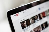 YouTube déploie massivement ses outils IA pour créateurs : auto-doublage pour 80 millions d’utilisateurs et nouvelles fonctionnalités créatives