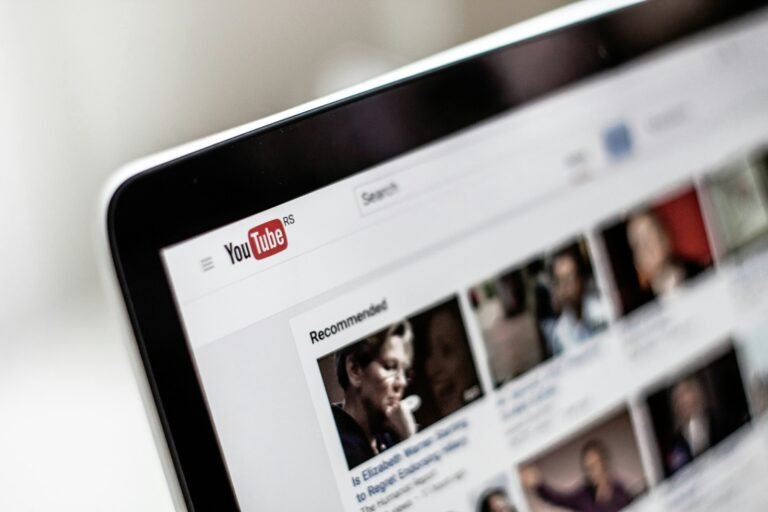 YouTube déploie massivement ses outils IA pour créateurs : auto-doublage pour 80 millions d’utilisateurs et nouvelles fonctionnalités créatives