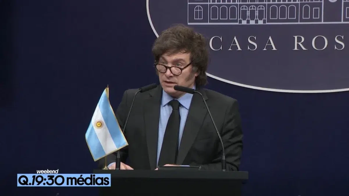 Argentine : le président javier milei visé par des projectiles lors d'un événement à buenos aires, indemne Argentine : le président Javier Milei visé par des projectiles lors d’un événement à Buenos Aires, indemne