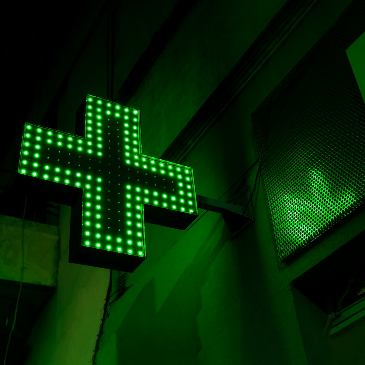 Grève massive des pharmacies ce soir : 90% des officines ferment contre la baisse des remises sur les médicaments génériques Grève massive des pharmacies ce soir : 90% des officines ferment contre la baisse des remises sur les médicaments génériques