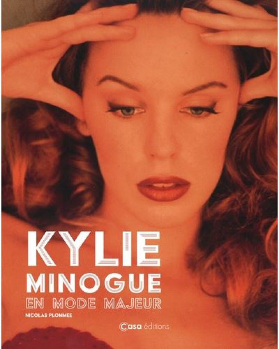 "kylie minogue – en mode majeur", une icône pop décryptée dans un nouvel ouvrage « Kylie Minogue – En mode majeur », une icône pop décryptée dans un nouvel ouvrage