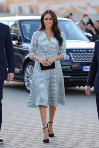 Meghan Markle crée la surprise à Paris en s&rsquo;affichant au premier rang du défilé Balenciaga