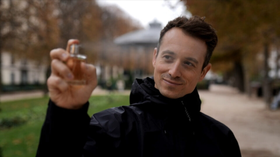 Parfum : ce que cachent réellement nos flacons, des toxiques à la déforestation