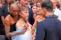 Le fan qui s&rsquo;est jeté sur Ariana Grande lors d&rsquo;une avant-première condamné à de la prison à Singapour