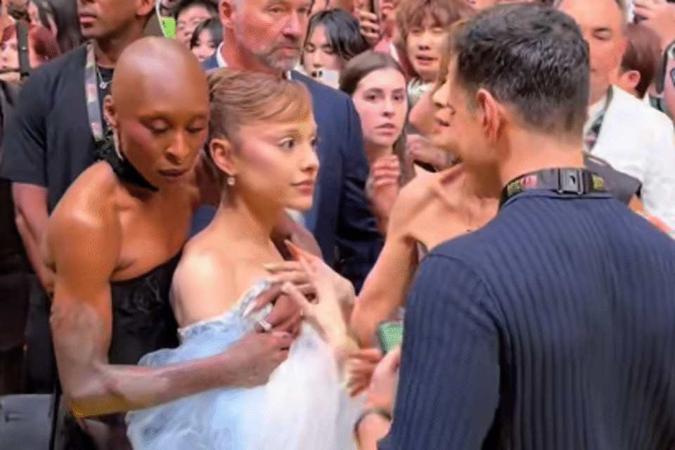 Le fan qui s&rsquo;est jeté sur Ariana Grande lors d&rsquo;une avant-première condamné à de la prison à Singapour