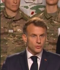 Macron : le service national "purement militaire" revient en 2026