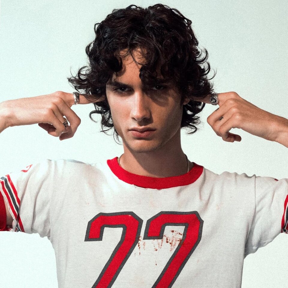 Sombr : Notre critique de « I Barely Know Her », l&rsquo;album qui fait vibrer la pop-rock indé