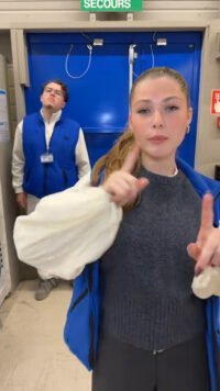 Carrefour Laval Leonie Star De Tiktok Travaille Desormais Sous Escorte