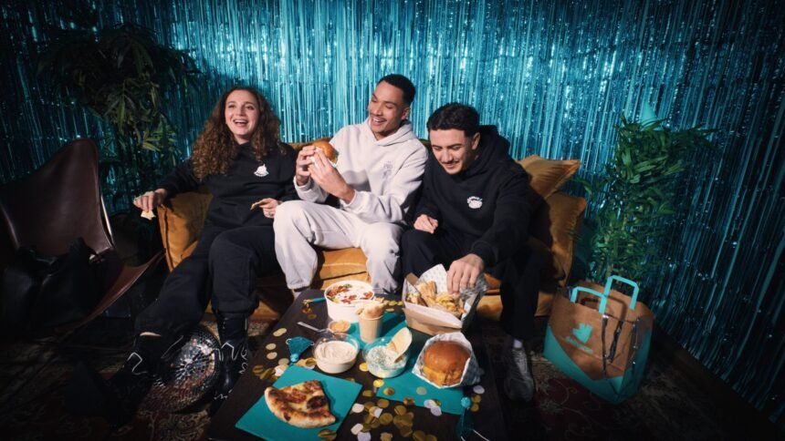 Marketing : la plateforme deliveroo fête ses 10 ans avec une collection solidaire Image Ia 1766003905757