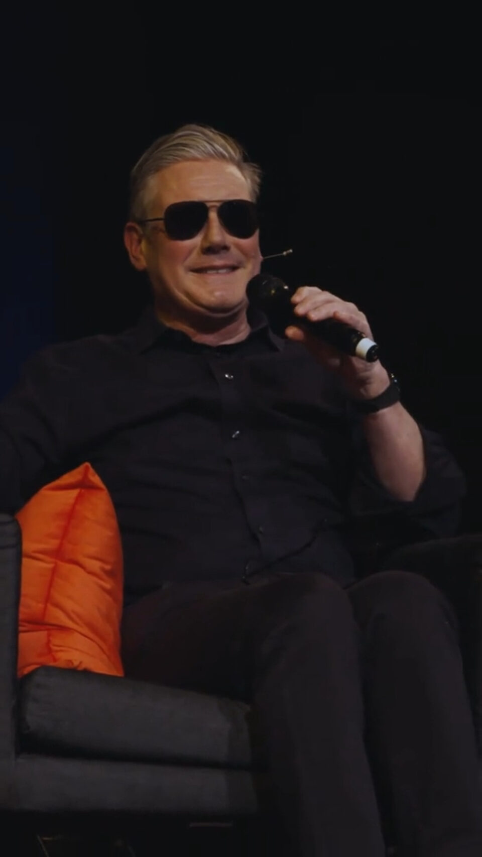 Emmanuel Macron : son look aviateur moqué par Keir Starmer (vidéo)