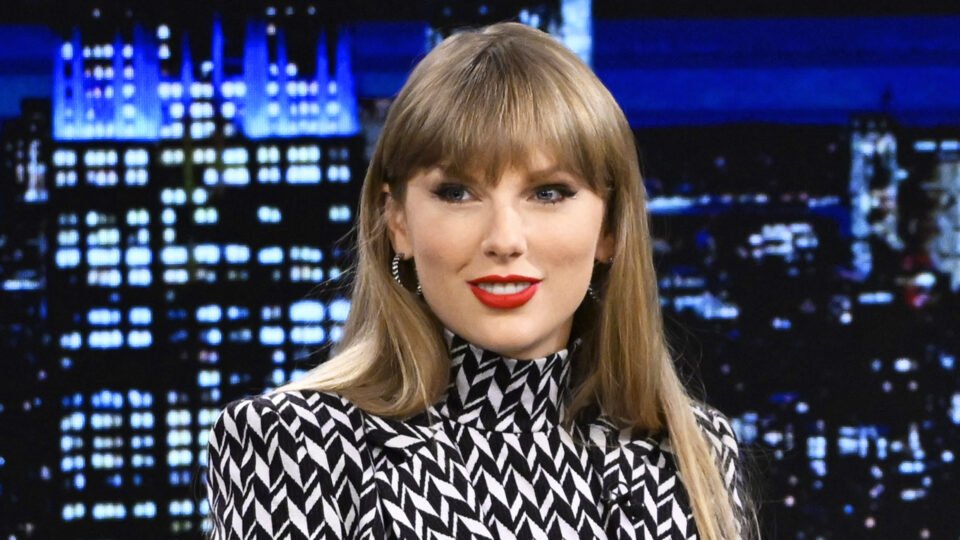 Taylor Swift marque l&rsquo;histoire de la musique américaine en rejoignant le prestigieux Songwriters Hall of Fame