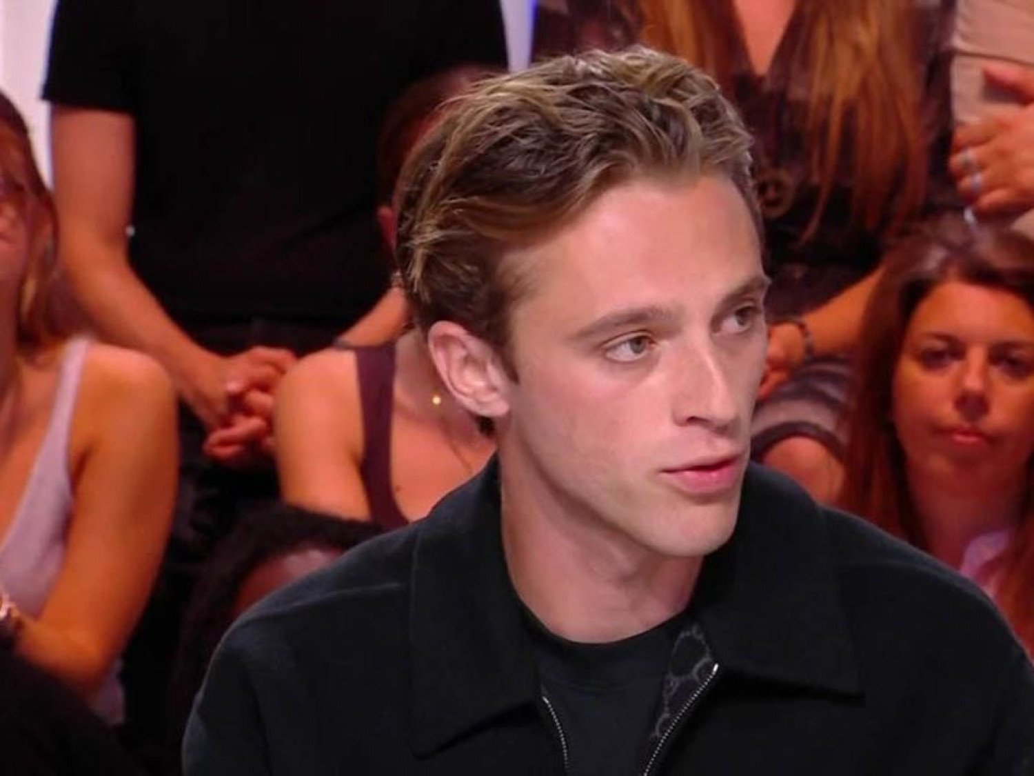 Benjamin Voisin tiendrait la corde pour incarner Johnny Hallyday après le retrait surprise de Raphaël Quenard