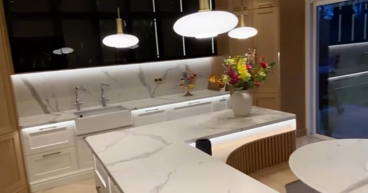 VIDÉO – Chris Marques surprend ses fans en dévoilant la transformation spectaculaire de sa cuisine