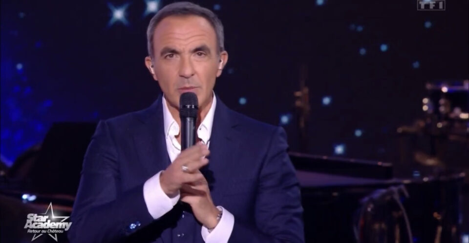 Nikos Aliagas reprend la main après un bug technique majeur lors de la demi-finale de la Star Academy