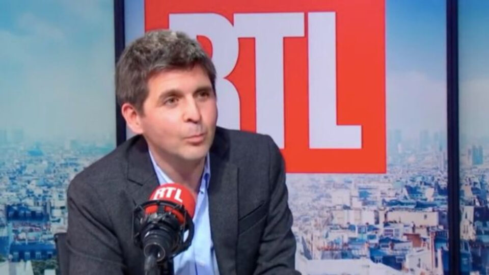 Le journaliste Thomas Sotto confirme son absence de la matinale de RTL après un accident de la route