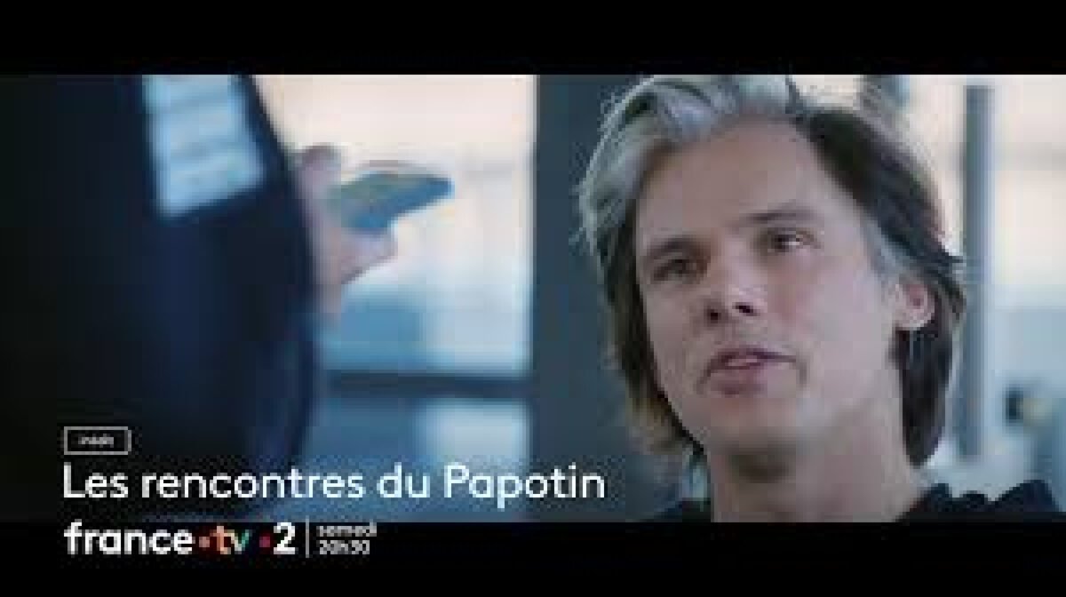 Orelsan dévoile enfin le secret inattendu de sa célèbre mèche blanche sur France 2