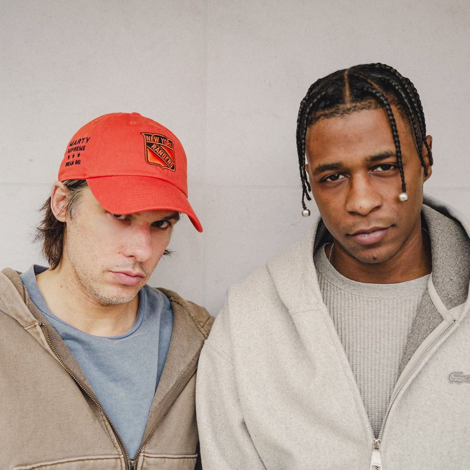 Orelsan dévoile le clip d'« Encore une fois » avec Yamê en pleine tournée