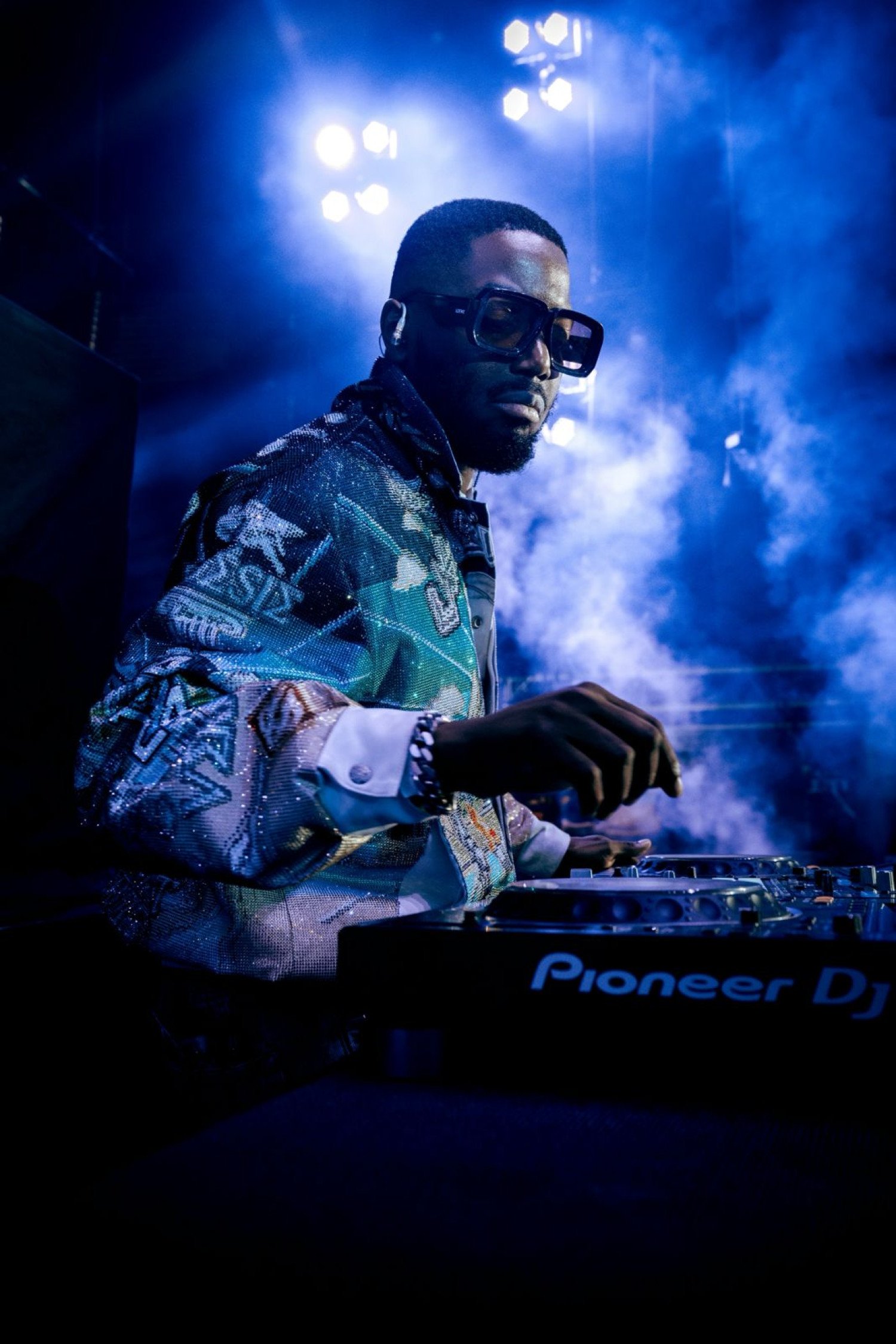 HBO renouvelle INDUSTRY pour une cinquième et dernière saisonalt_text