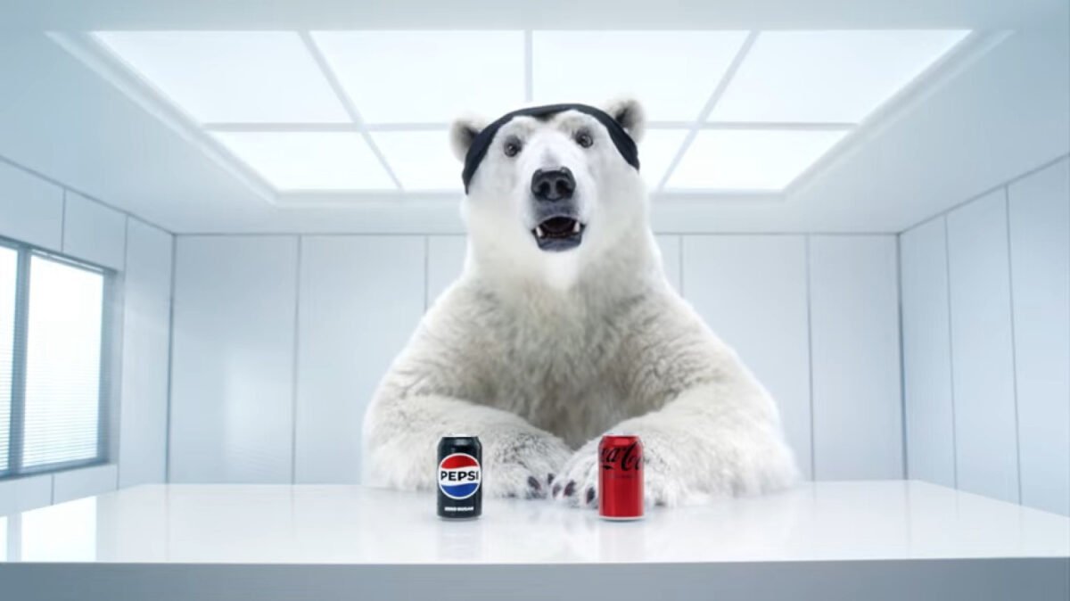 Pepsi ridiculise la mascotte de Coca-Cola dans son nouveau spot du Super Bowl