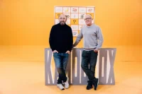 Kad Merad et Olivier Baroux tournent Kamoulox+ pour CANAL+