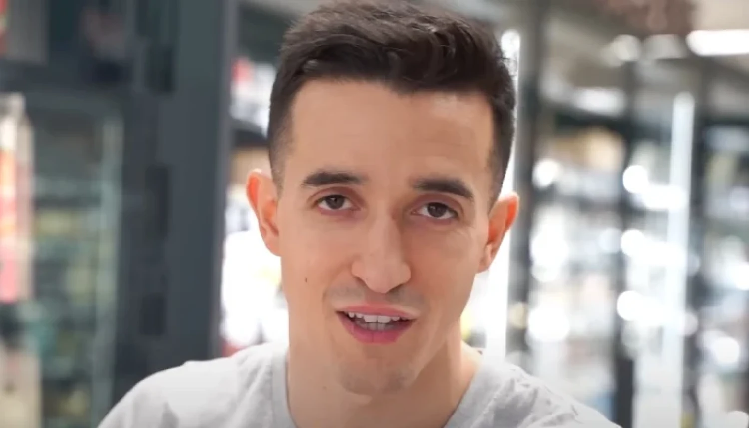 Tibo InShape cible les influenceurs de Dubaï face à la crise aux Émirats