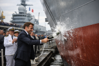 Emmanuel macron baptise le futur porte-avions "france libre" et ça fait déjà beaucoup parler sur les réseaux sociaux Emmanuel Macron baptise le futur porte-avions « France libre »