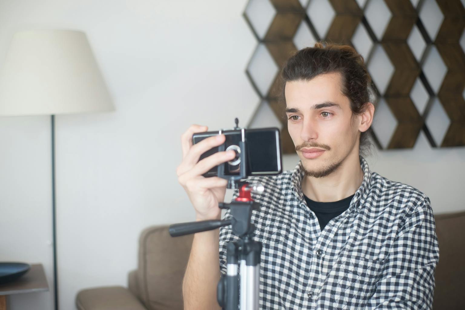 Facebook paie jusqu’à 3 000 $ par mois pour débaucher les créateurs TikTok