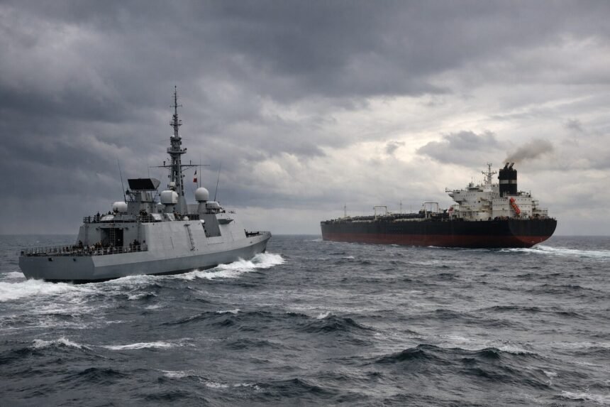 Flotte fantôme russe : le pétrolier Deyna dérouté vers la France