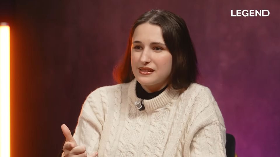 Legend – Vivre avec 30 identités : les moments les plus bouleversants et inattendus de l&rsquo;interview d&rsquo;Ava