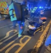 Une voiture fauche des piétons à Derby : au moins 20 blessés