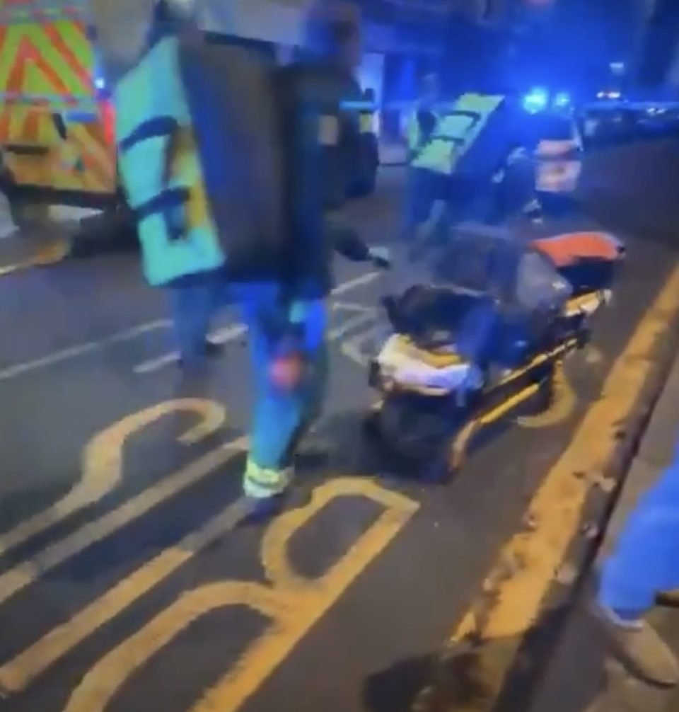 Une voiture fauche des piétons à Derby : au moins 20 blessés