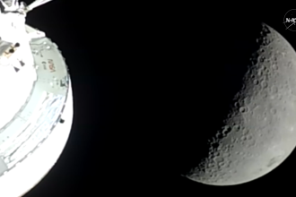 Artemis II survole la Lune et bat le record d’Apollo 13