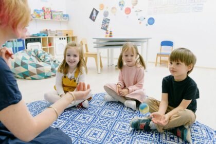 Assistante maternelle 2026 : tarifs, aides CMG et démarches