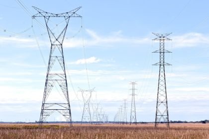 Des incendies visent des sites d'armement Des incendies visent des sites d’armement