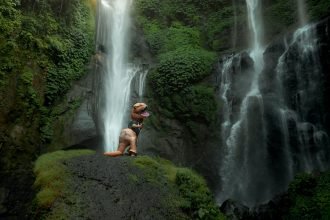 682 personnes déguisées en dinosaures battent un record mondial