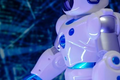 Robot humanoïde chasse des sangliers en Pologne