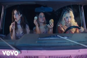 Sabrina Carpenter dévoile le clip de « House Tour »