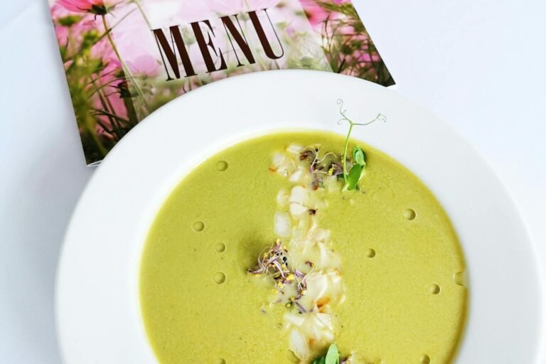 Velouté de petits pois à la menthe : recette du printemps