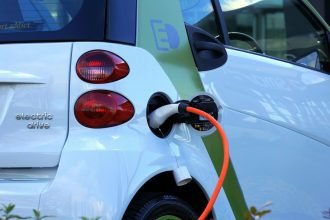 Voiture électrique : toutes les aides en 2026