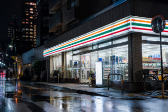 Toshifumi Suzuki, le père des konbinis et patron de 7-Eleven, est mort à 93 ans