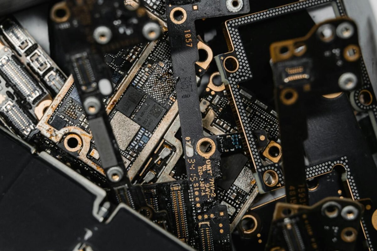 Apple diversifie ses puces : Intel et Samsung dans la course
